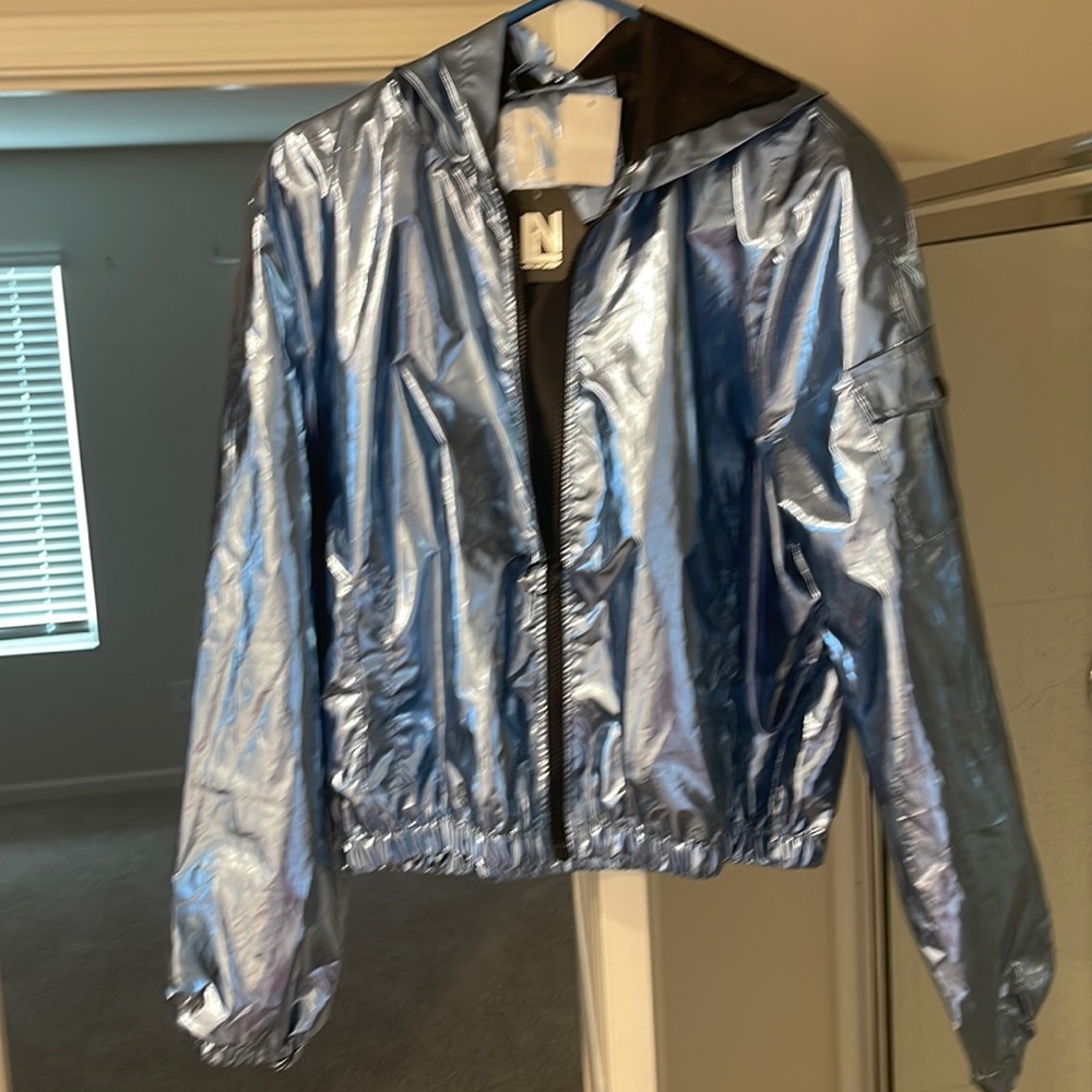 NEW , LOOK, SPORT 😍. CAN BE WORN AS A SPORT FANCY JACKET 🧥.TWO SIDED POCKETS